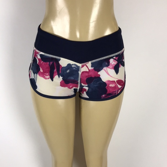 Lululemon women’s speed up shorts size 2 - Picture 2 of 11